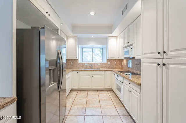 $2,700 | 7240 North Dreamy Draw Drive, Unit 123, Phoenix, AZ 85020