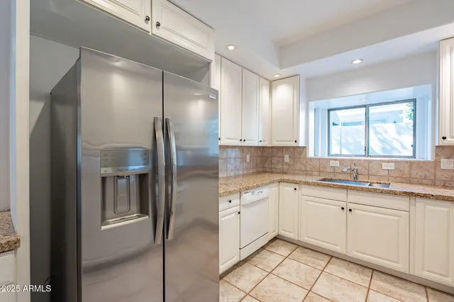 $2,700 | 7240 North Dreamy Draw Drive, Unit 123, Phoenix, AZ 85020