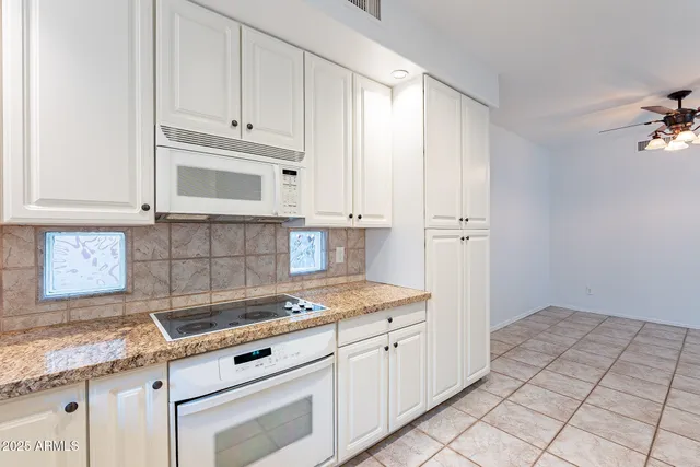 $2,700 | 7240 North Dreamy Draw Drive, Unit 123, Phoenix, AZ 85020