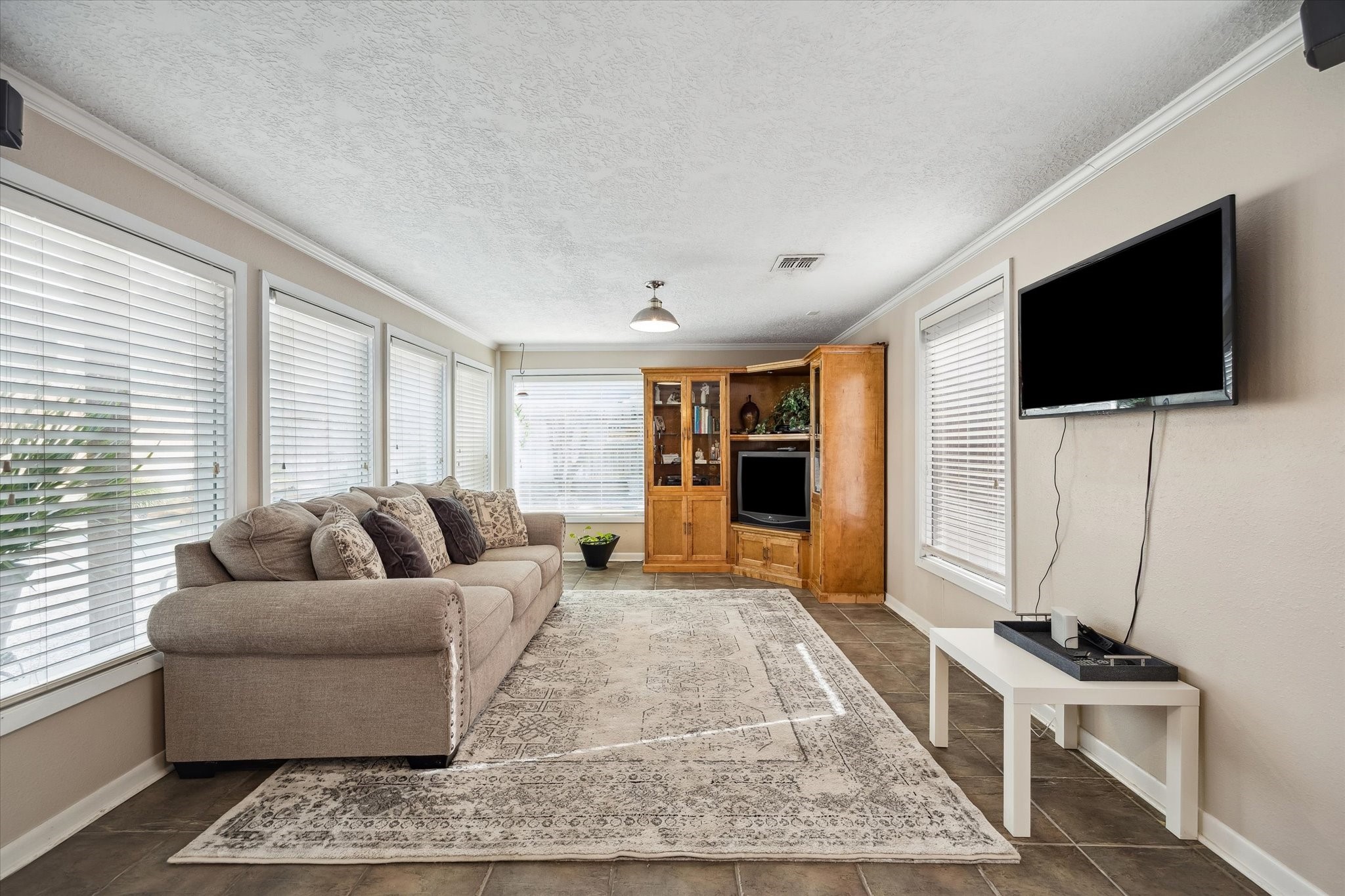 1423 Richelieu Lane Houston, TX 77018 - Photo 11 of 46 a living room with furniture and a flat screen tv