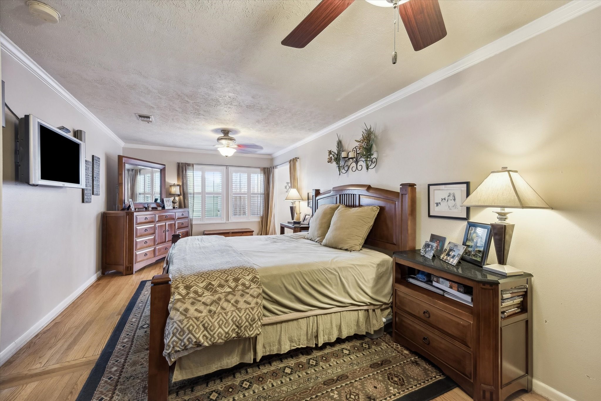 1423 Richelieu Lane Houston, TX 77018 - Photo 14 of 46 a bedroom with bed and wooden floor