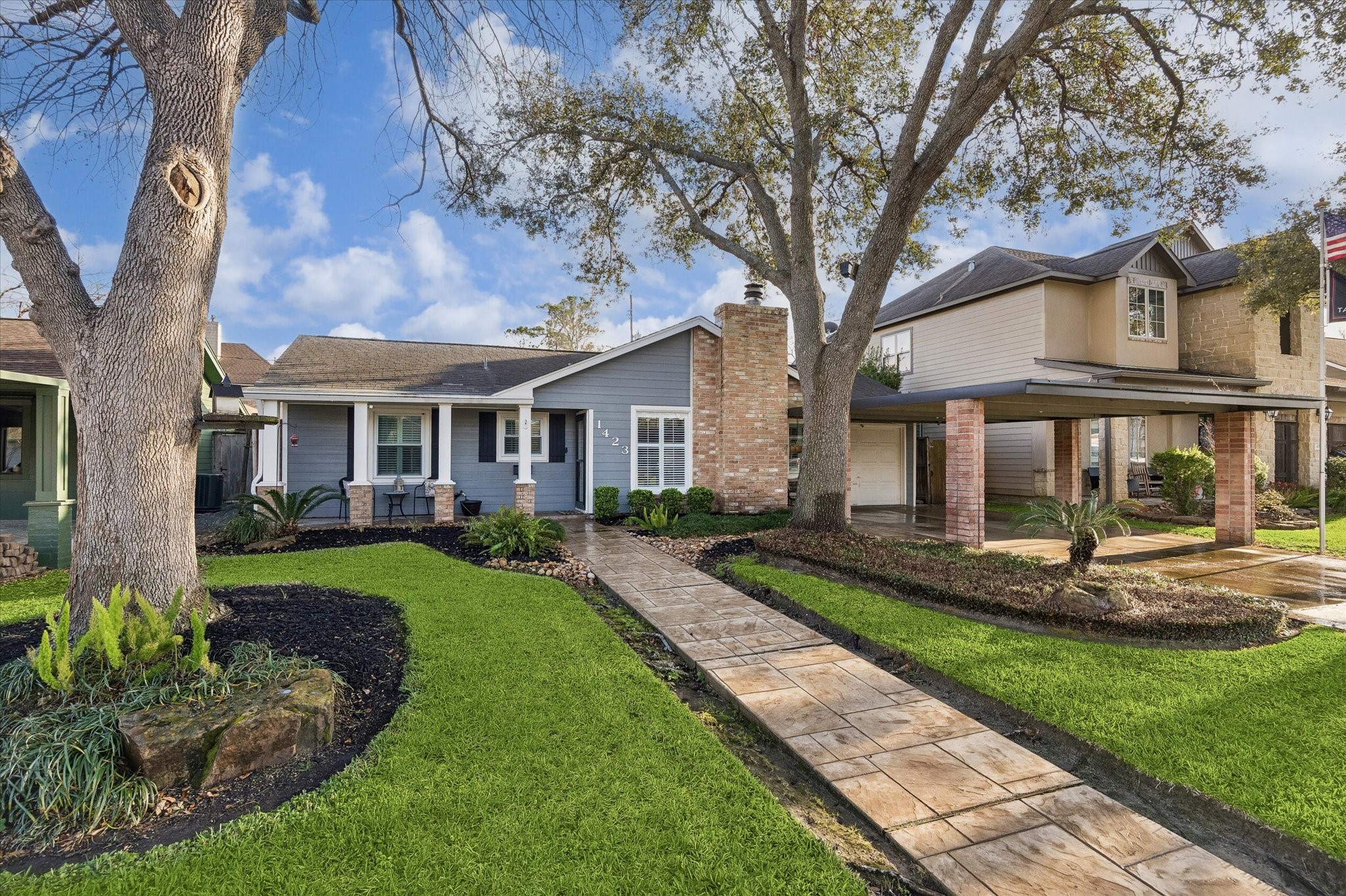 1423 Richelieu Lane Houston, TX 77018 - Photo 2 of 46 a front view of a house with a yard