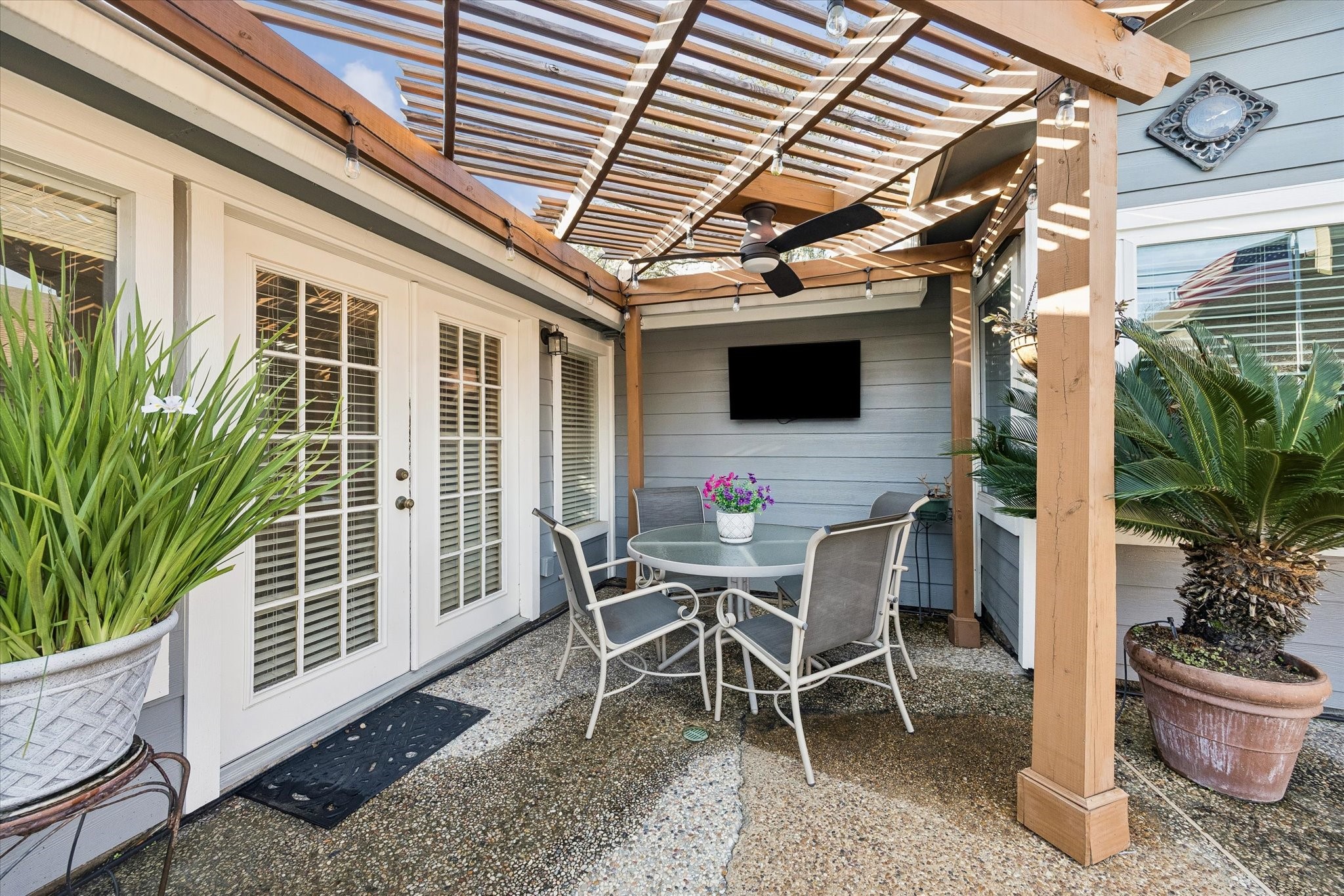 1423 Richelieu Lane Houston, TX 77018 - Photo 26 of 46 a patio with a table and chairs and potted plants