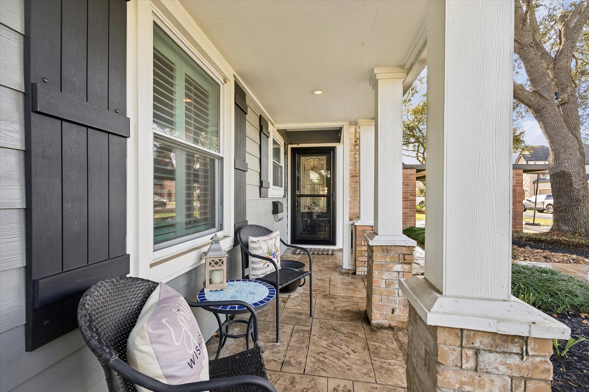 1423 Richelieu Lane Houston, TX 77018 - Photo 4 of 46 a view of a livingroom with furniture and front door