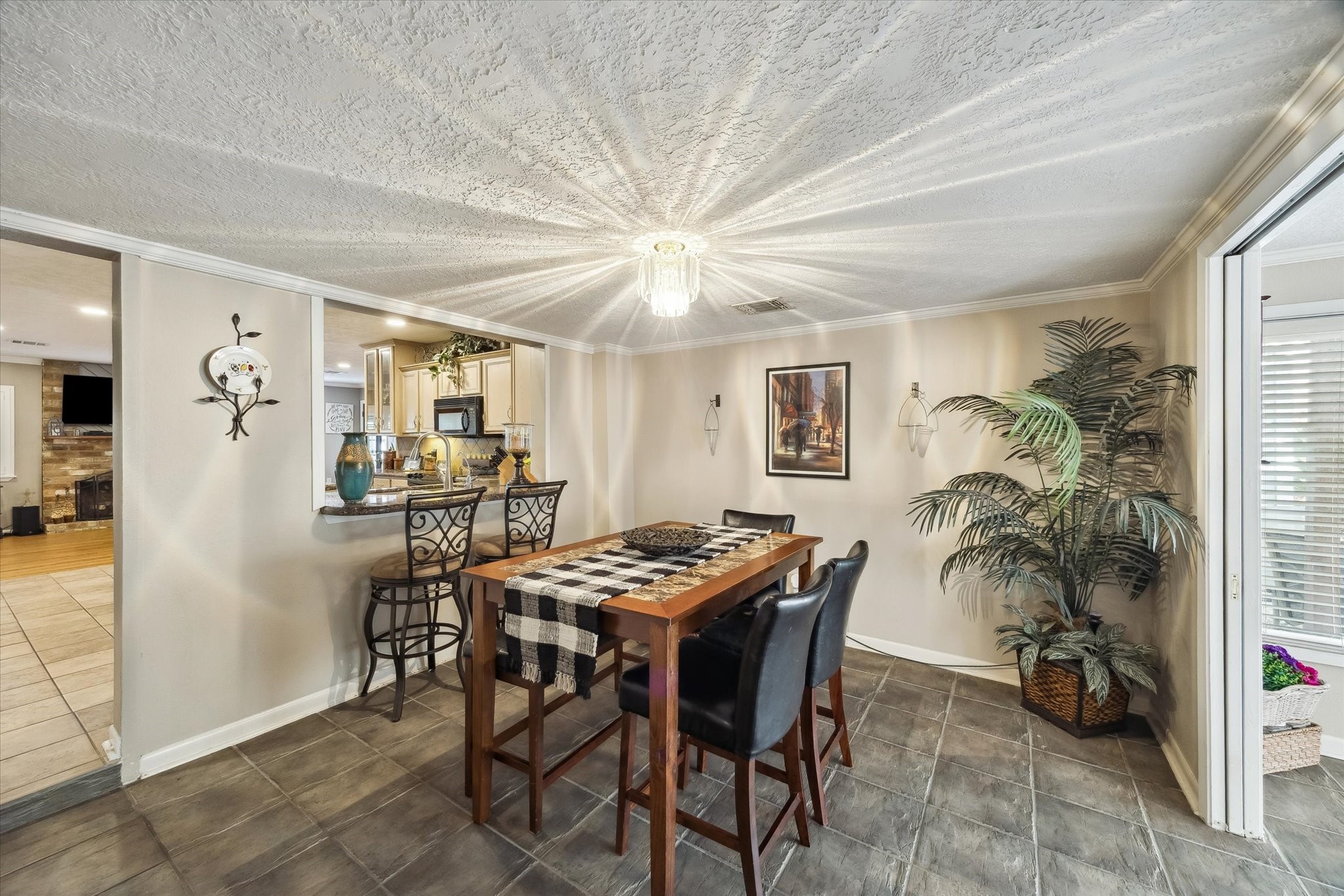 1423 Richelieu Lane Houston, TX 77018 - Photo 10 of 46 a dining room with furniture and window
