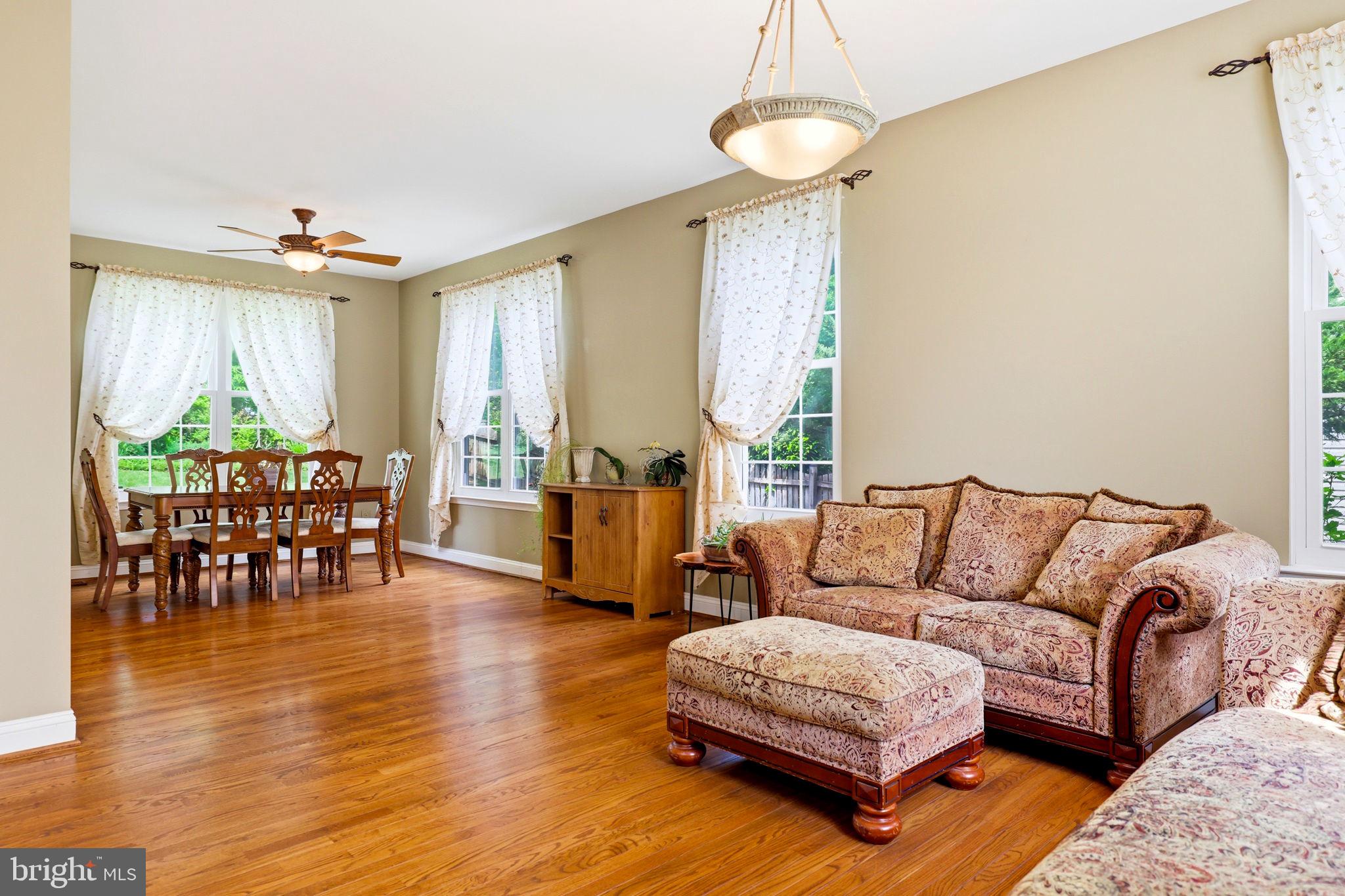 813 Duncan Place Southeast Leesburg, VA 20175 - Photo 12 of 90 Living Room View