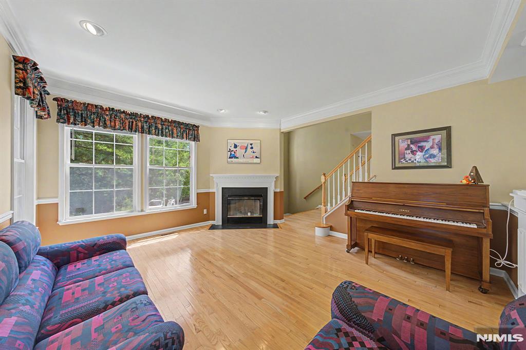 1 Skytop Ridge Oakland, NJ 07436 - Photo 5 of 43
