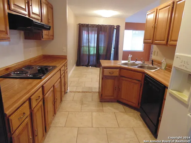 $1,800 | 8402 Aristotle, Universal City, TX 78148