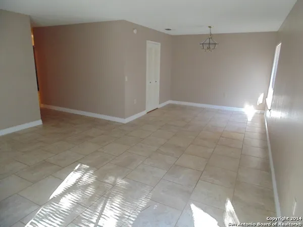 $1,825 | 8402 Aristotle, Universal City, TX 78148