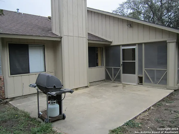 $1,825 | 8402 Aristotle, Universal City, TX 78148
