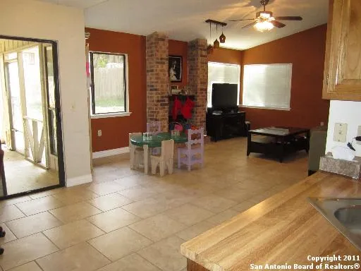 $1,825 | 8402 Aristotle, Universal City, TX 78148