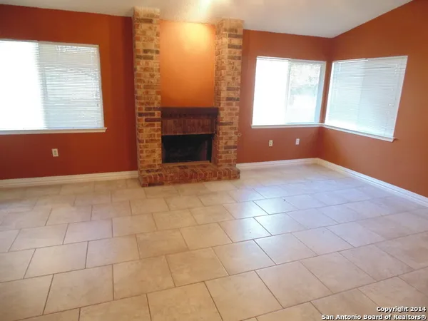 $1,825 | 8402 Aristotle, Universal City, TX 78148