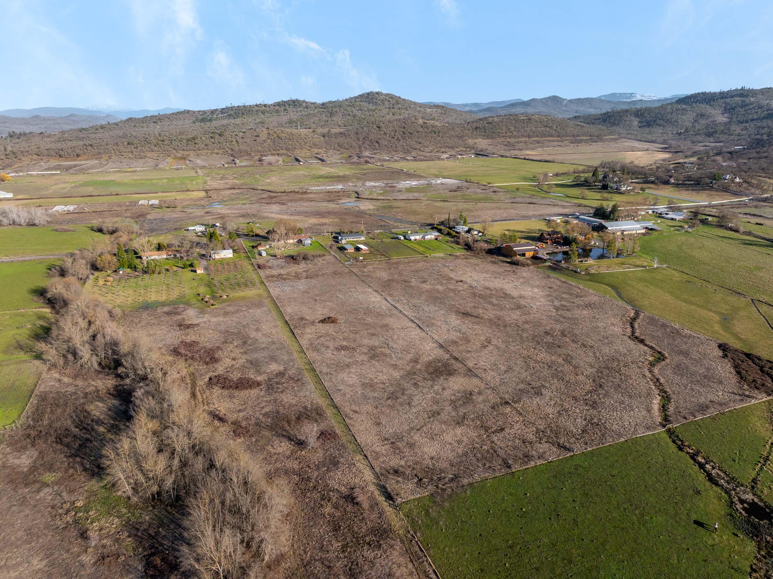 6475 Foothill Road Medford, OR 97502 - Photo 27 of 29 DRONE (3 of 5)