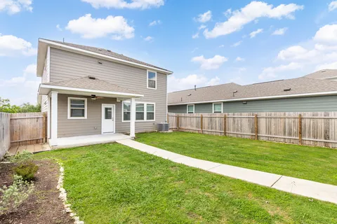 a view of a yard in front of house