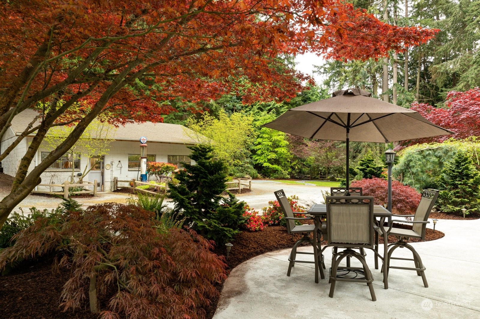 5003 East Harbor Road Freeland, WA 98249 - Photo 25 of 40 a view of an chairs and table in the patio