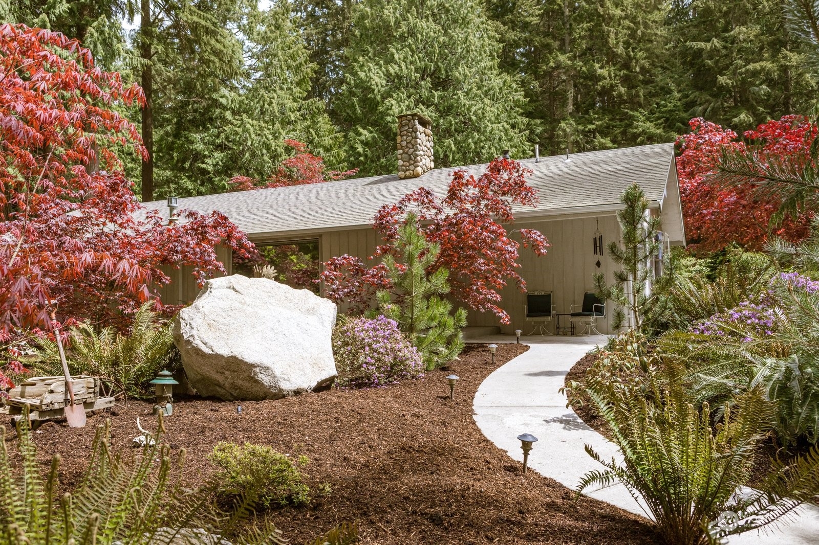 5003 East Harbor Road Freeland, WA 98249 - Photo 4 of 40 an outdoor space with garden view