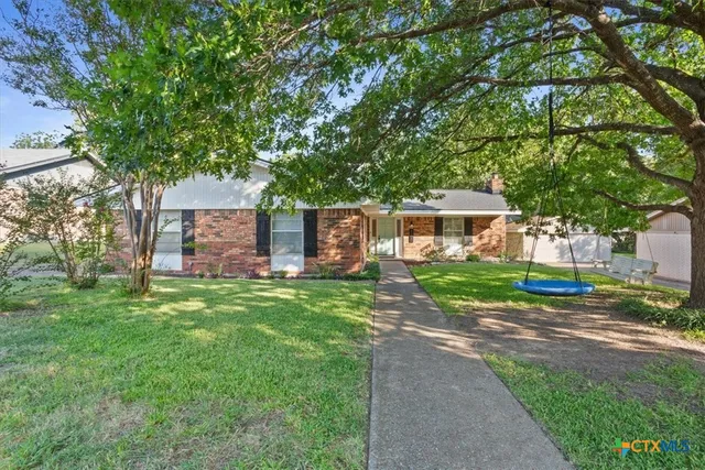 $299,900 | 8901 Panther Drive, Woodway, TX 76712