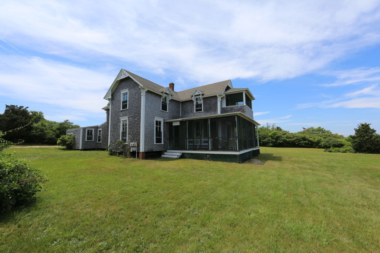 8 Calebs Pond Road Edgartown, MA 02539 - Photo 5 of 49 a front view of a house with garden