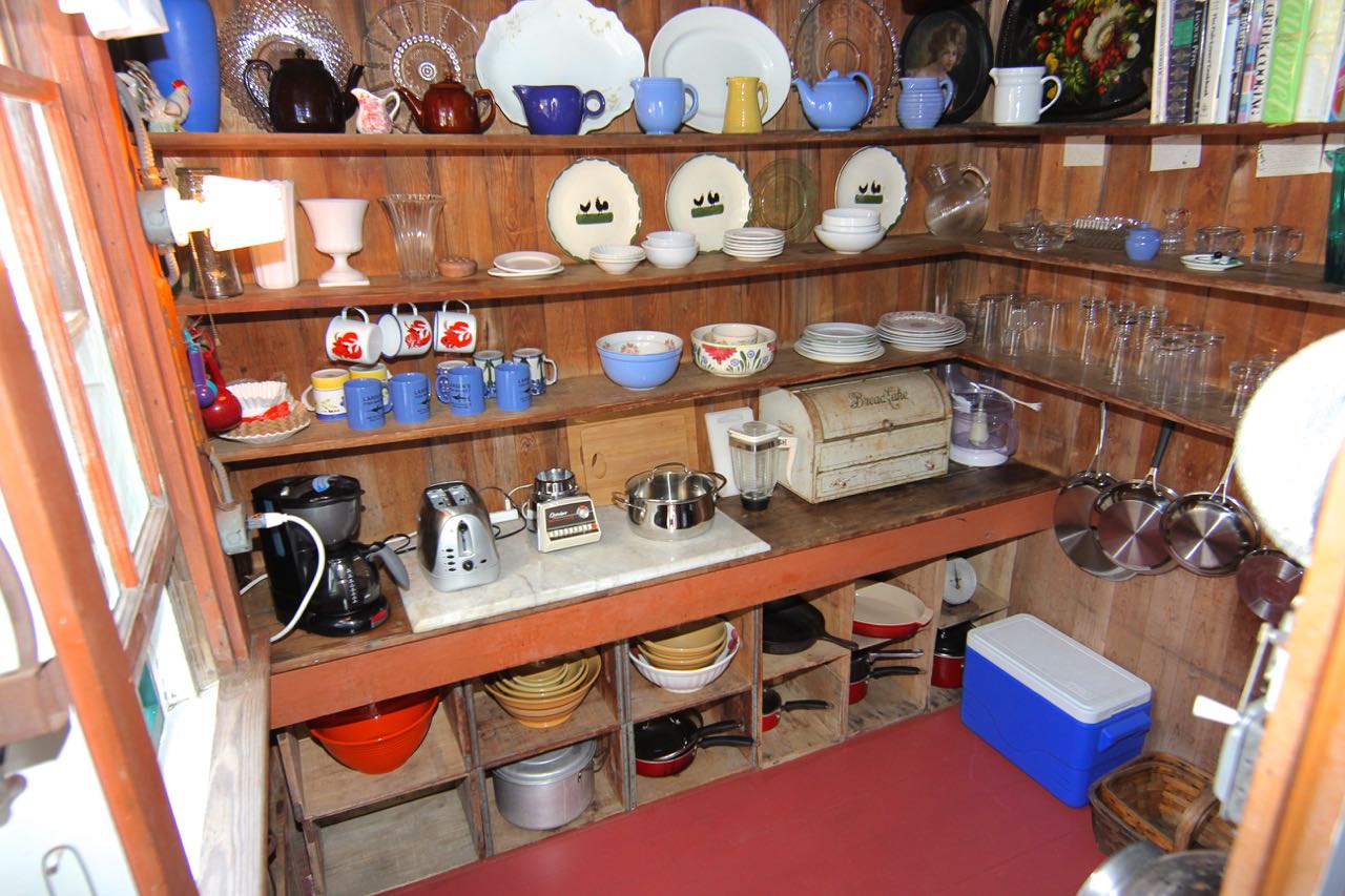 8 Calebs Pond Road Edgartown, MA 02539 - Photo 9 of 49 a front view of retail shop