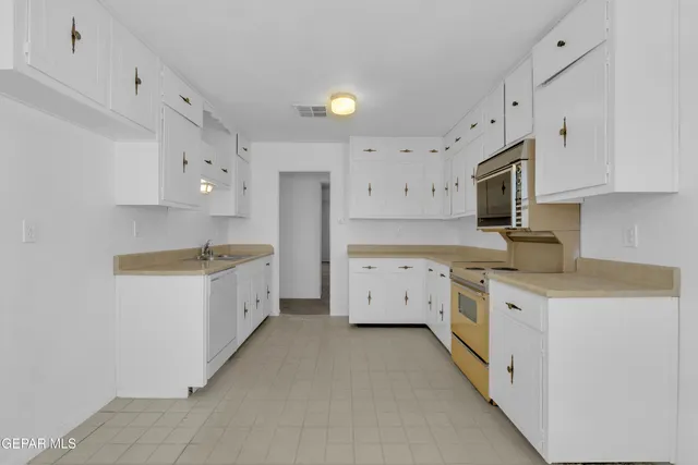 $380,000 | 10313 Byway Drive, El Paso, TX 79925