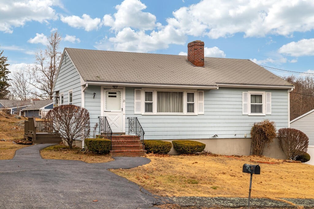 21 Roman Road Woburn, MA 01801 - Photo 4 of 29