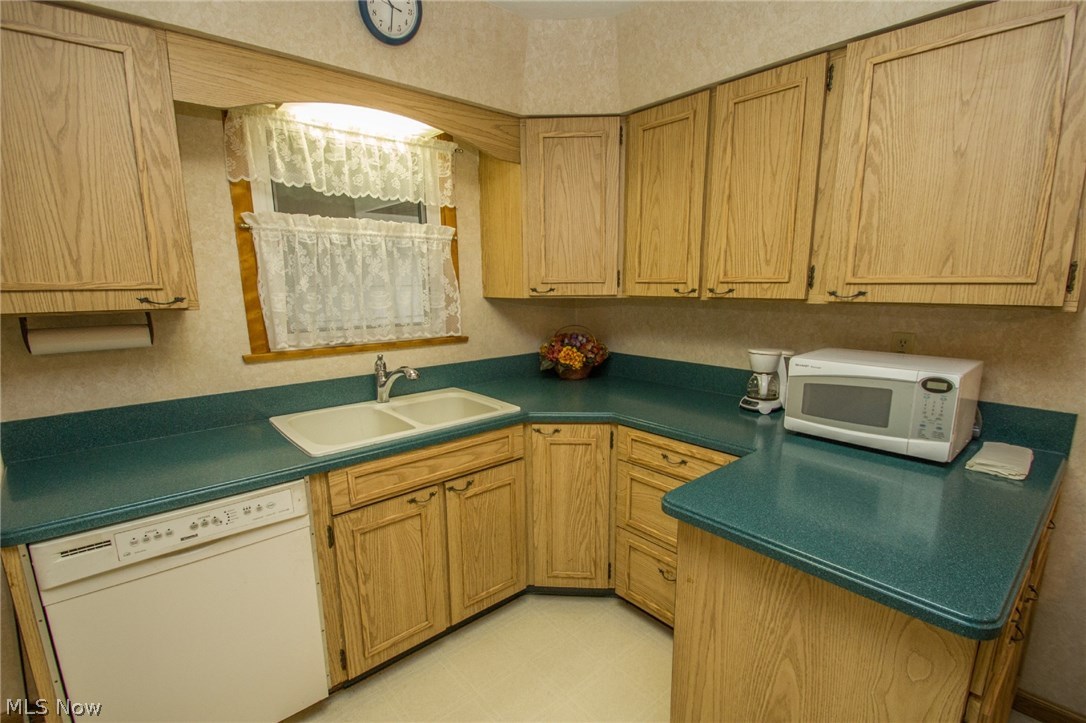 10117 Biddulph Road Cleveland, OH 44144 - Photo 8 of 35 Gallery Image 8