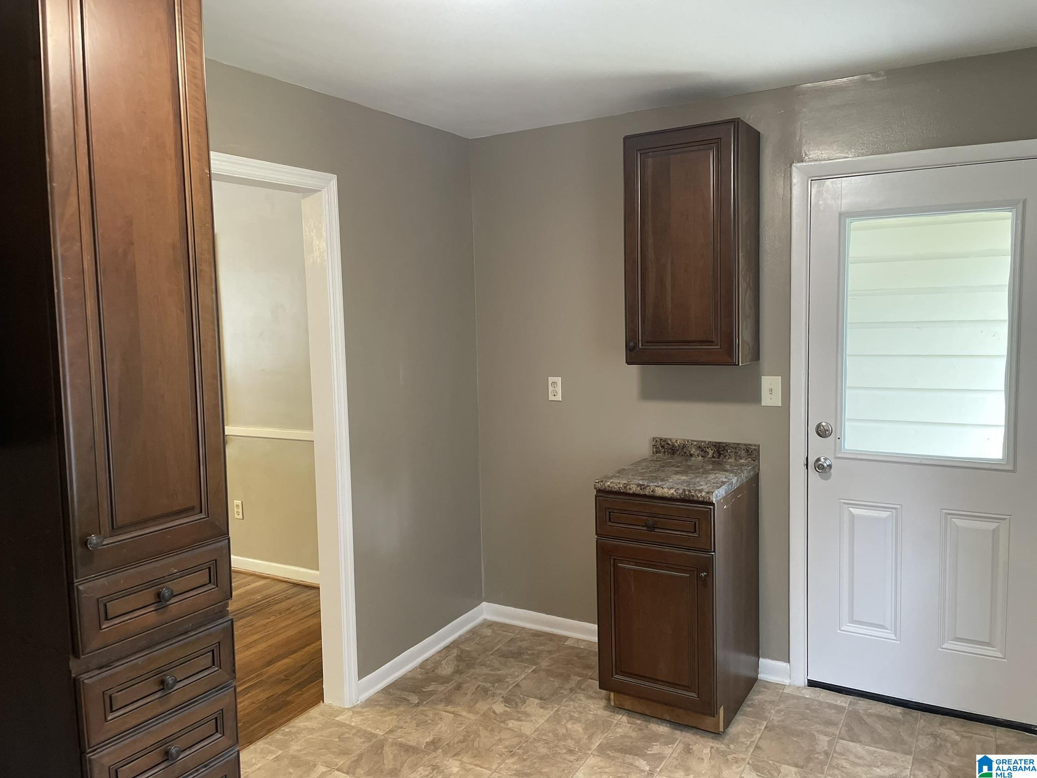 300 Elm Street Southeast Leeds, AL 35094 - Photo 10 of 14