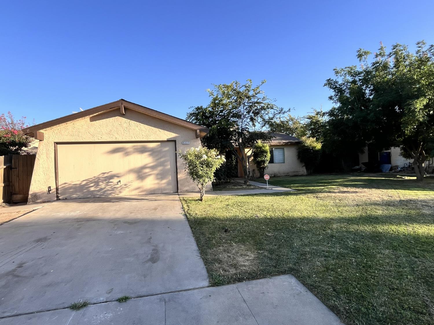 5337 West Richert Avenue Fresno, CA 93722 - Photo 2 of 15