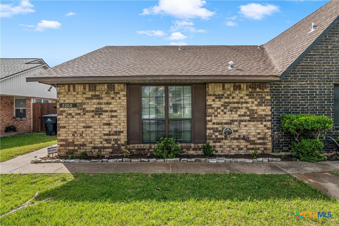 5202 Colonel Travis Temple, TX 76502 - Photo 3 of 27