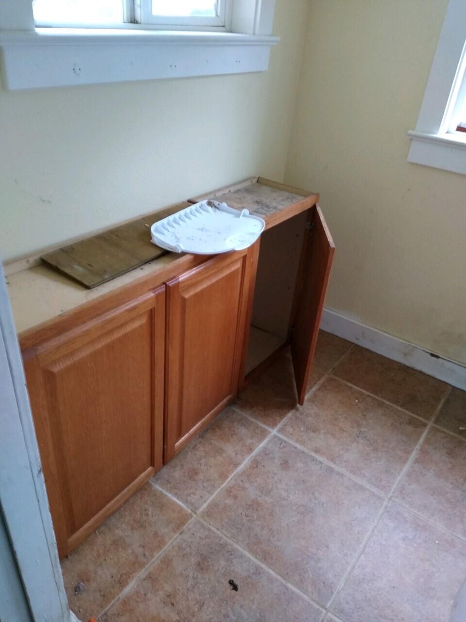 12705 Us-101 Nehalem, OR 97131 - Photo 17 of 19 Moody Hwy 101 mudroom off kitchen 2022