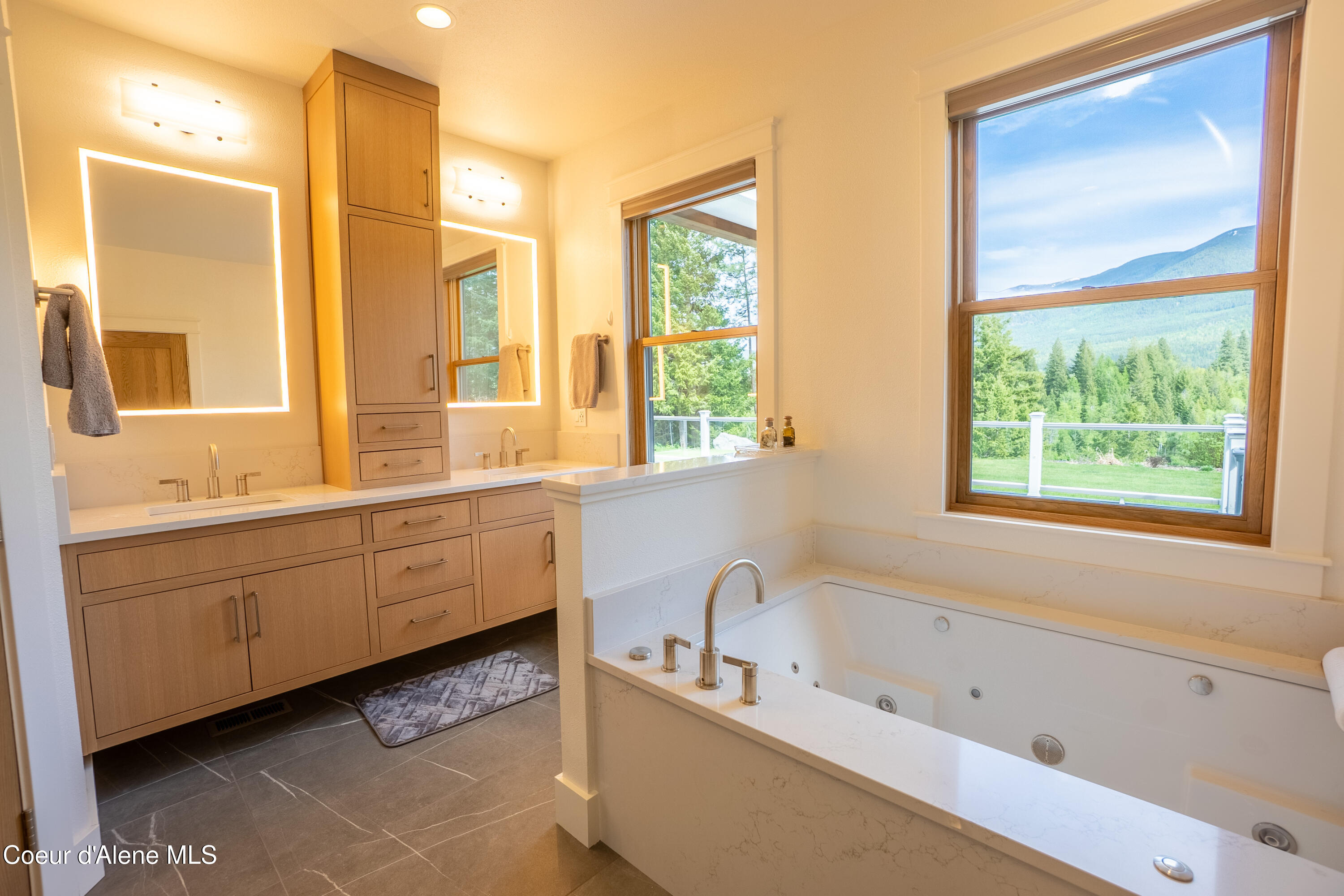 893 Pinnacle Circle Bonners Ferry, ID 83805 - Photo 18 of 55 Master tub