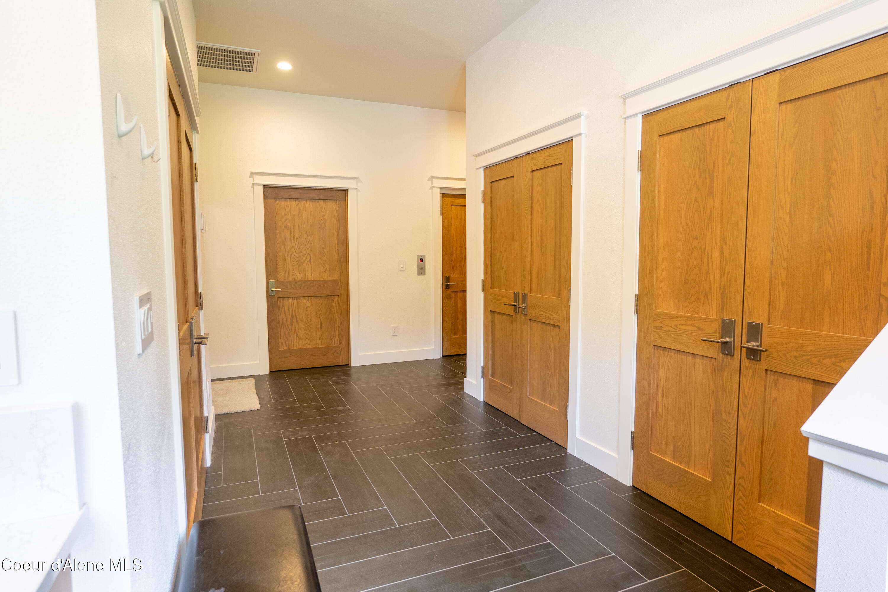 893 Pinnacle Circle Bonners Ferry, ID 83805 - Photo 35 of 55 Entryway Down