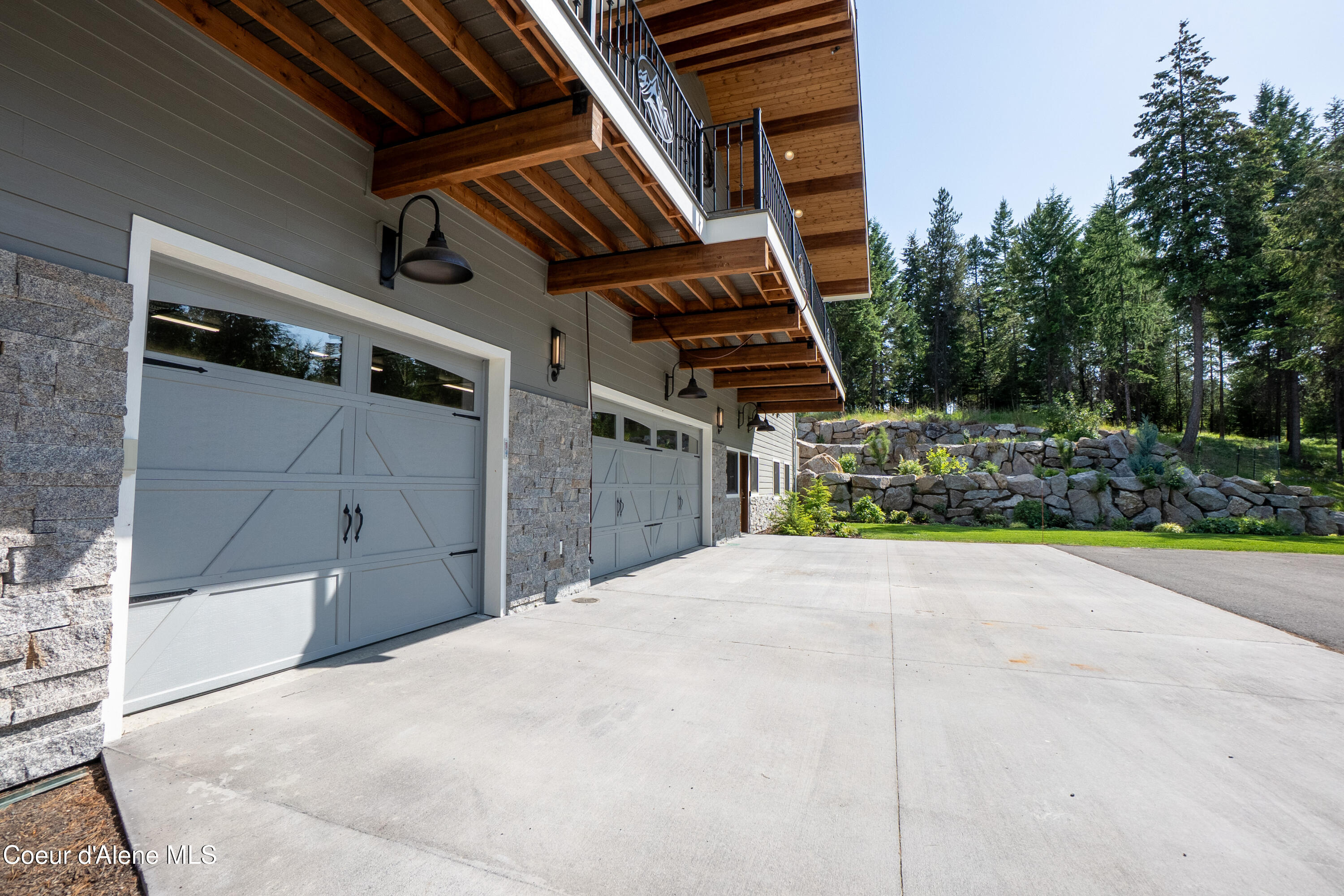 893 Pinnacle Circle Bonners Ferry, ID 83805 - Photo 41 of 55 Garage Doors