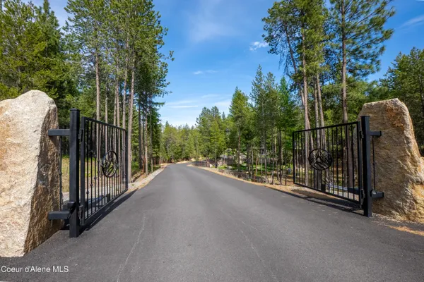 $1,999,000 | 893 Pinnacle Circle, Bonners Ferry, ID 83805