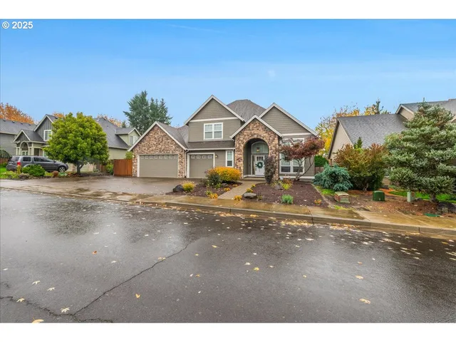 a view of a house with a outdoor space