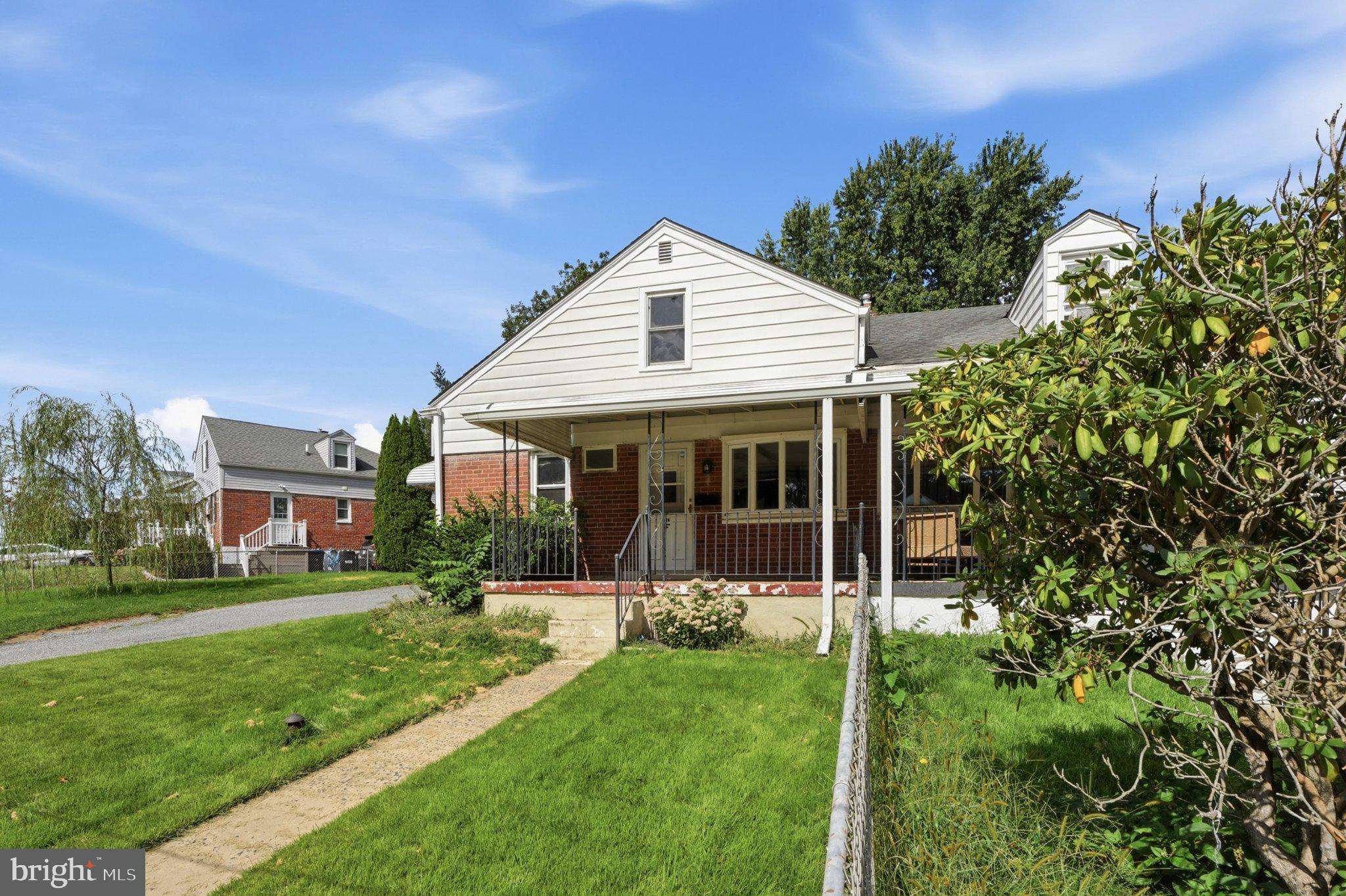 906 Kingsman Road Upper Chichester, PA 19061 - Photo 3 of 30 Gallery Image 3