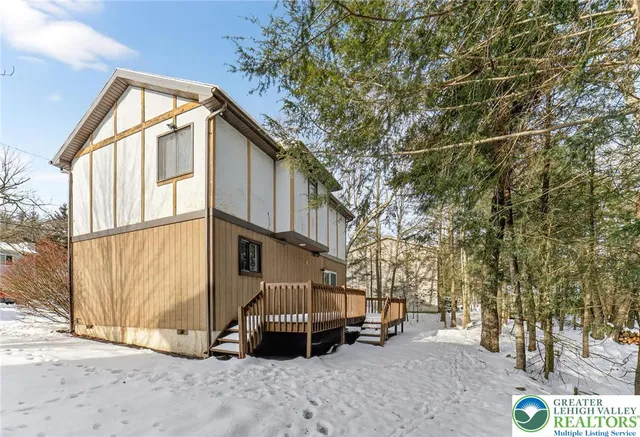 a view of outdoor space with city view