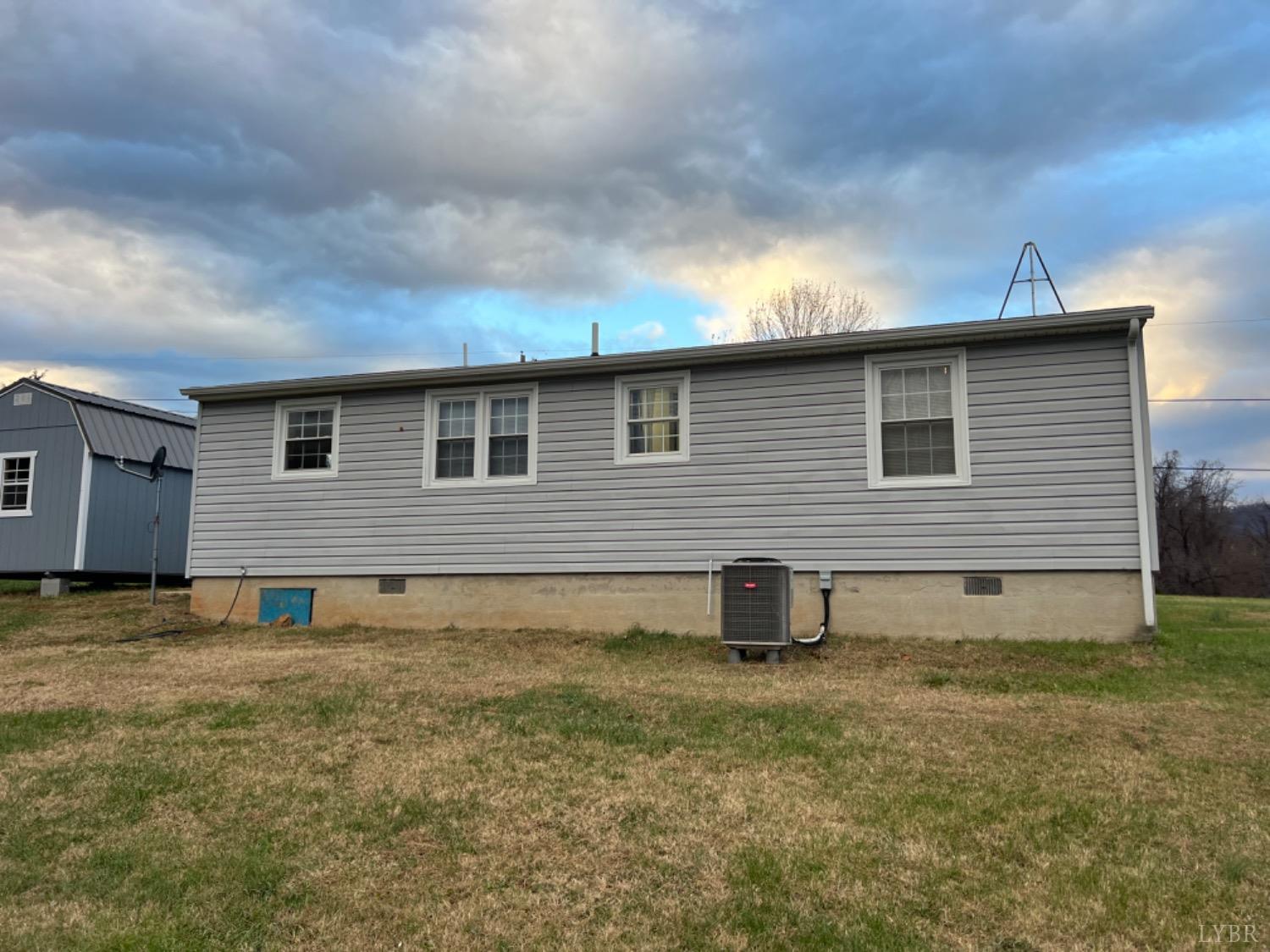 193 Ridgecrest Drive Monroe, VA 24574 - Photo 4 of 27 a house view with a backyard space