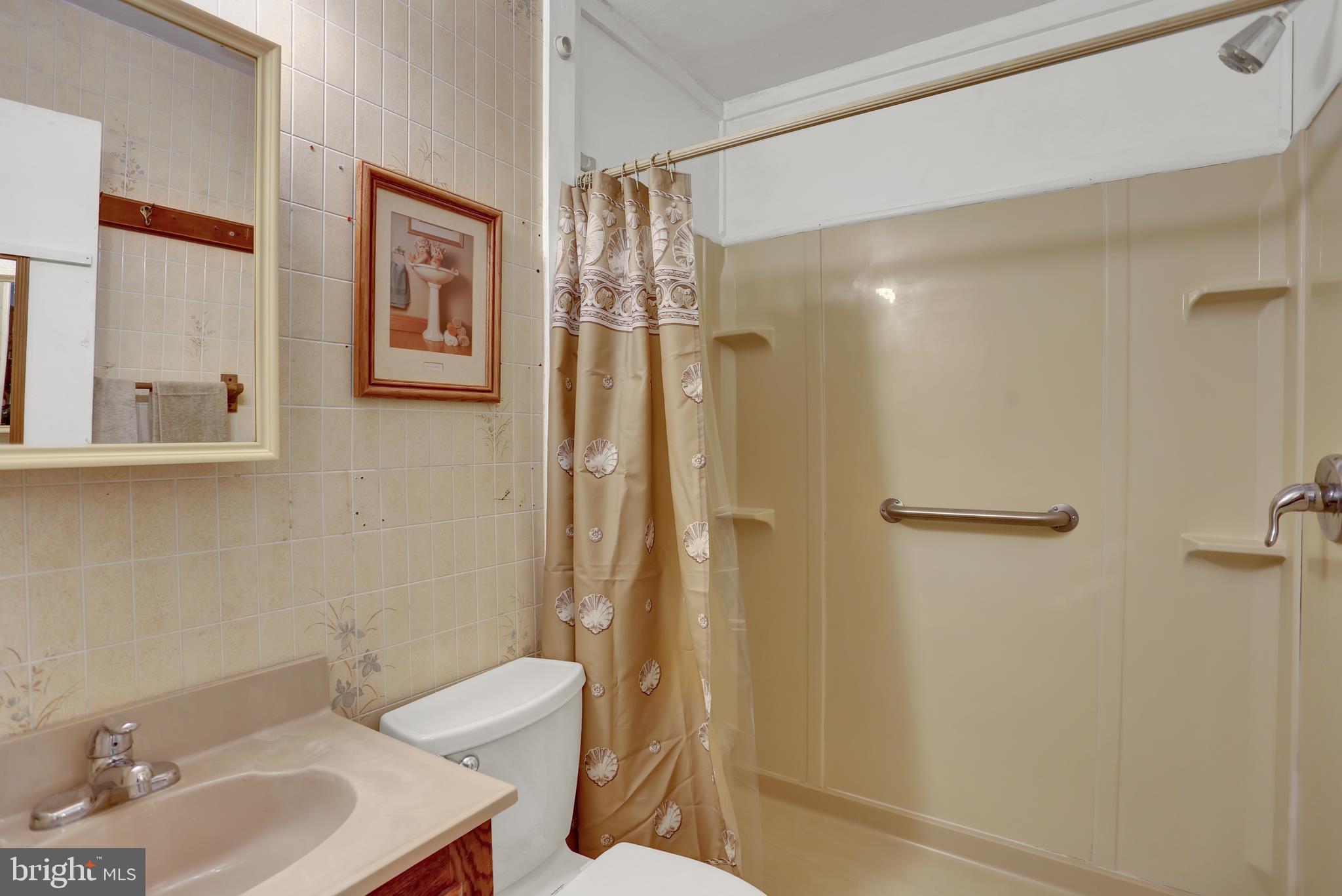 1131 Station Road Palm, PA 18070 - Photo 14 of 36 Full bath on main level