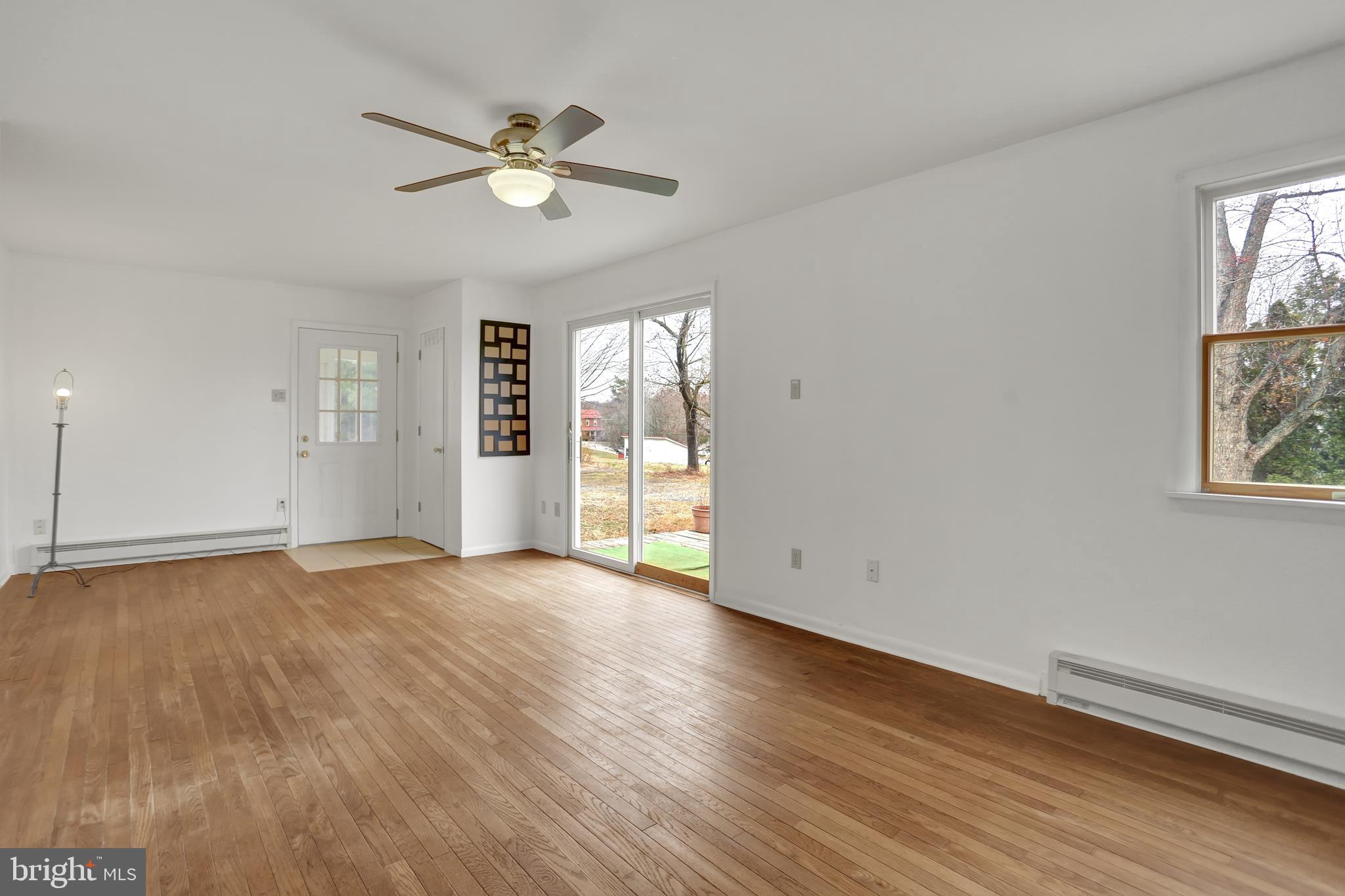 1131 Station Road Palm, PA 18070 - Photo 5 of 36 Living room