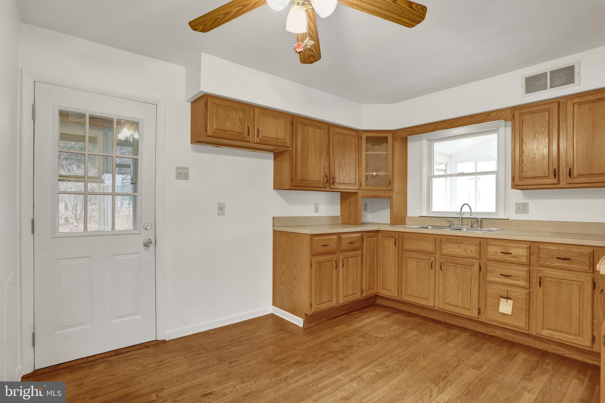 1131 Station Road Palm, PA 18070 - Photo 6 of 36 Modern kitchen