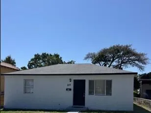 $2,400 | 814 39th Street, West Palm Beach, FL 33407