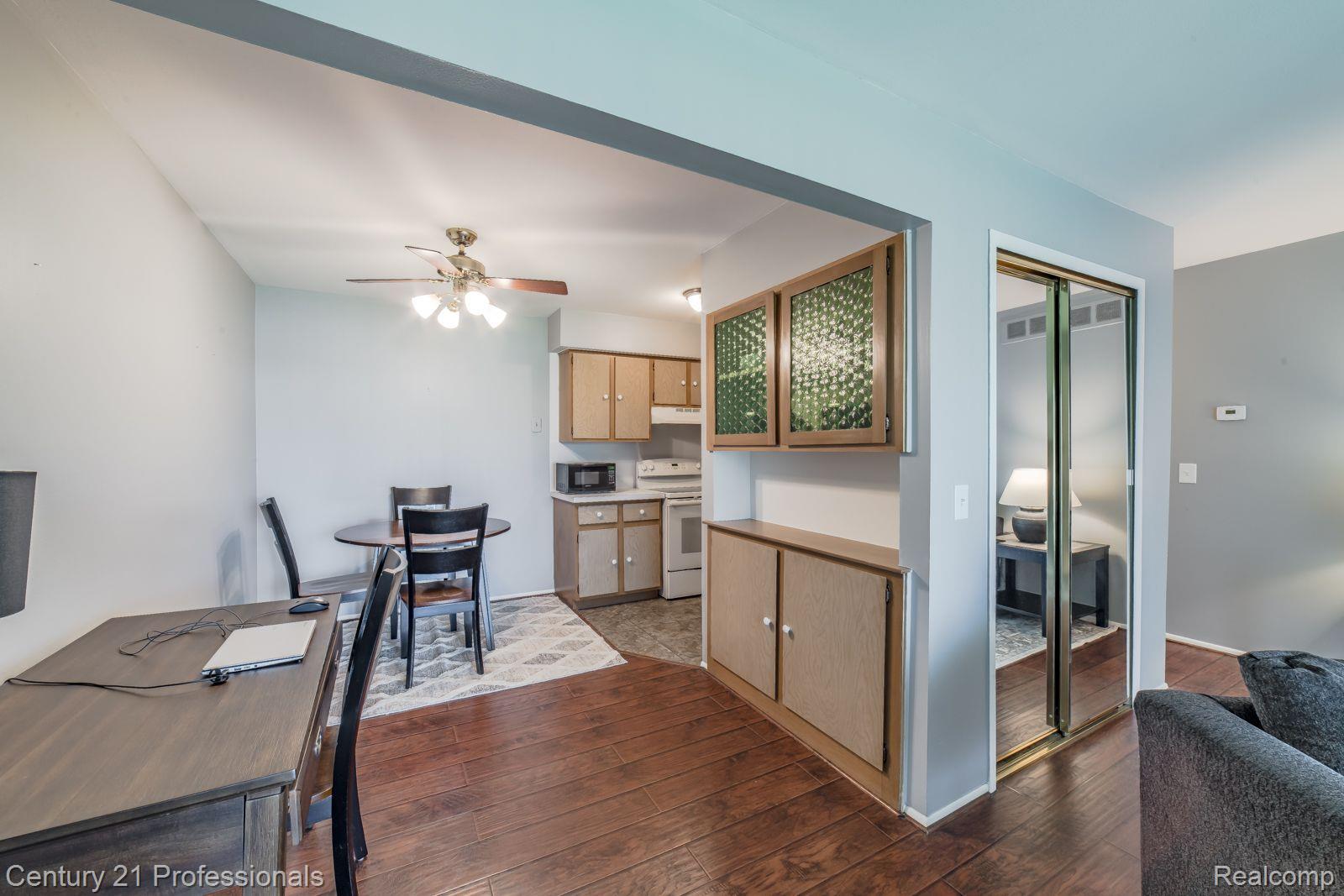 29201 Hayes Road, Unit 7 Warren, MI 48088 - Photo 10 of 26 Dining room area