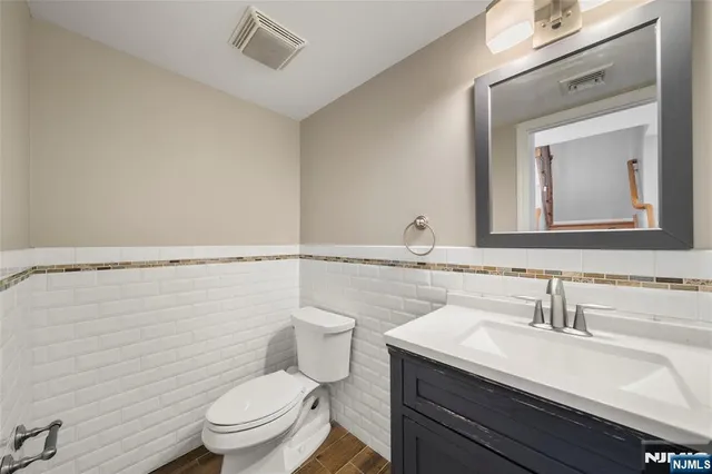 $4,000 | 17 B Chamberlain Avenue, Little Ferry, NJ 07643