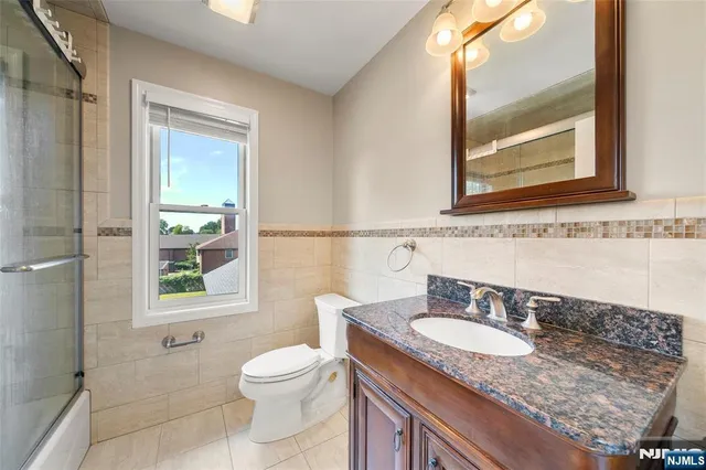 $4,000 | 17 B Chamberlain Avenue, Little Ferry, NJ 07643