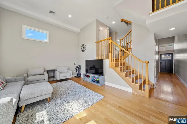 $4,000 | 17 B Chamberlain Avenue, Little Ferry, NJ 07643