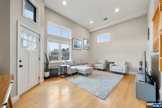 $4,000 | 17 B Chamberlain Avenue, Little Ferry, NJ 07643