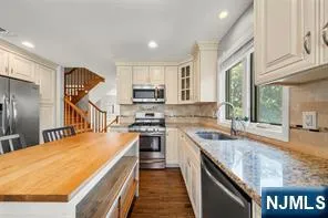 $4,000 | 17 B Chamberlain Avenue, Little Ferry, NJ 07643