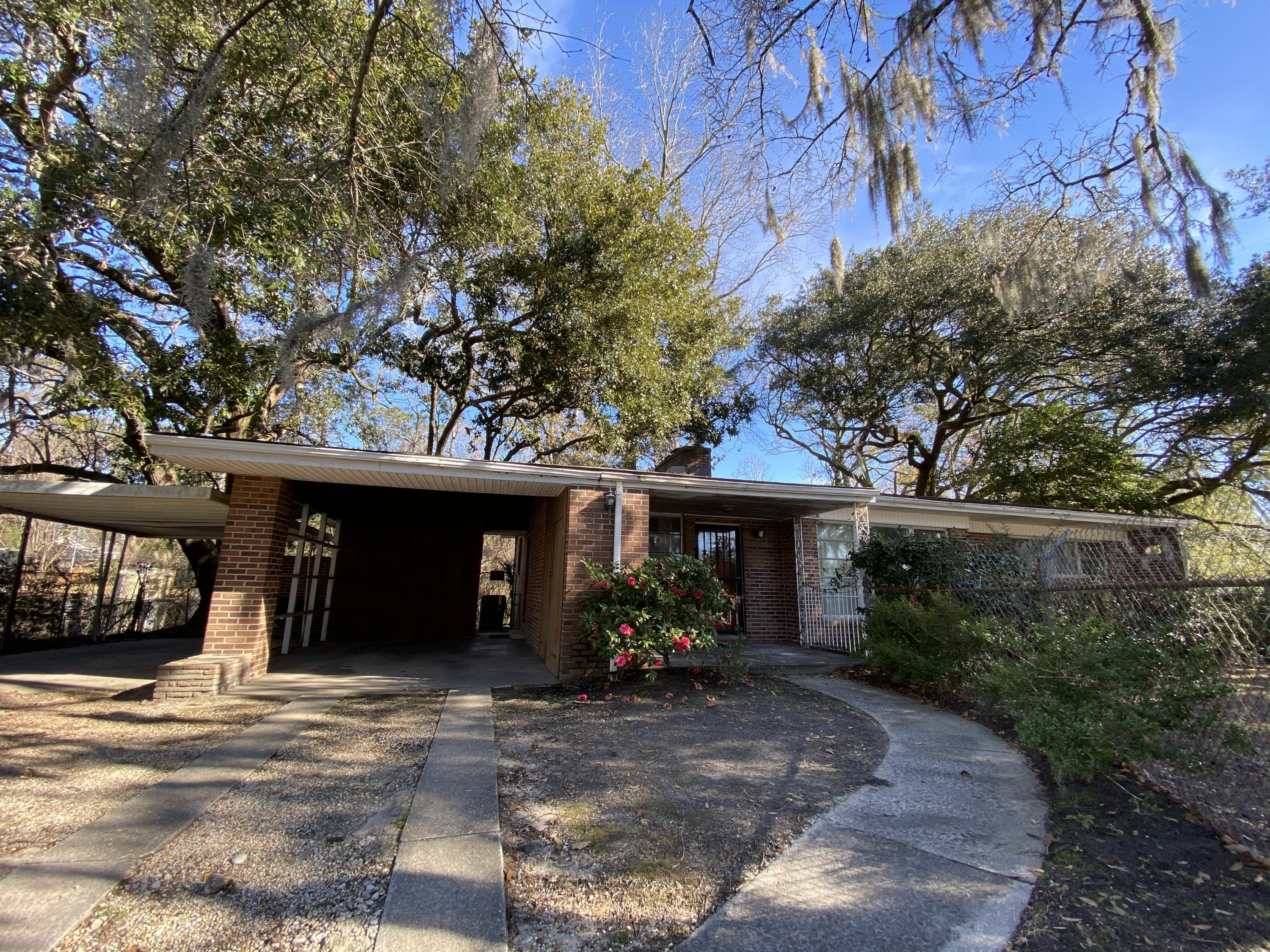 1136 Old Towne Road Charleston, SC 29407 - Photo 1 of 13 Photo Jan 29, 10 20 50 AM