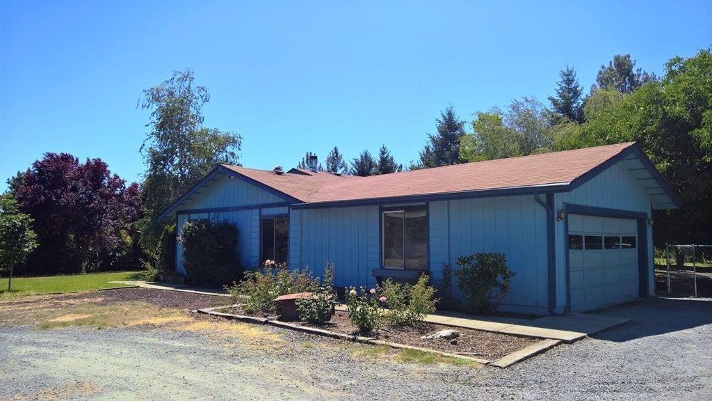 900 Pleasant Valley Road Merlin, OR 97532 - Photo 1 of 16 Primary Photo